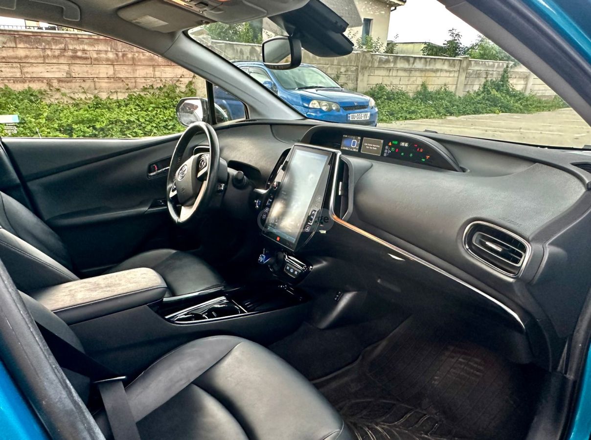 Toyota Prius Prime 2018 — photo 2