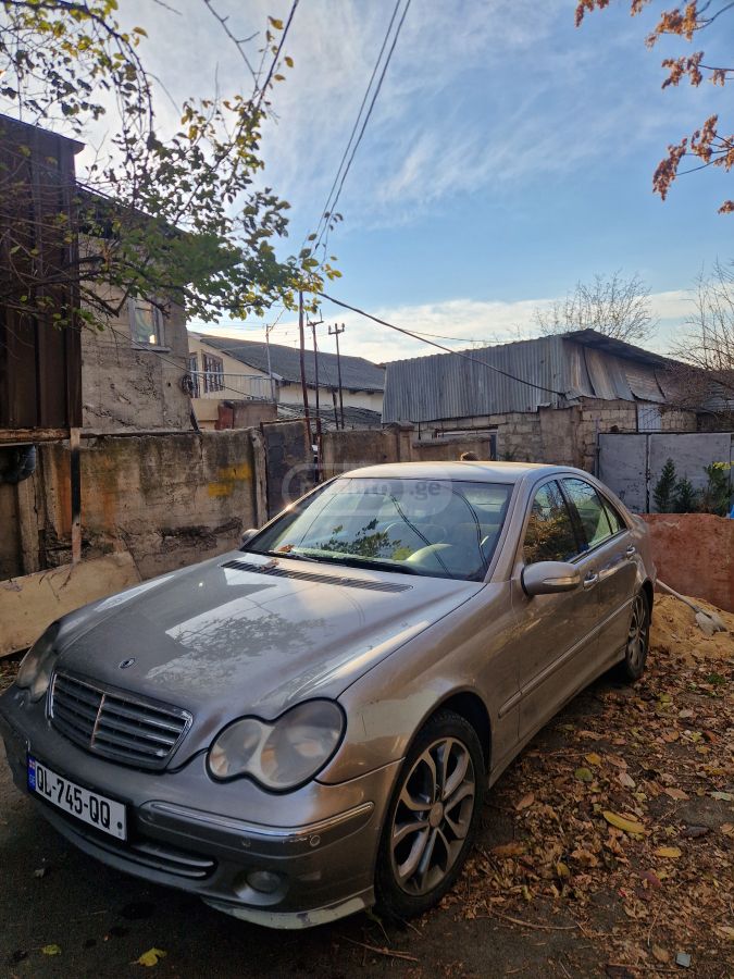 Mercedes-Benz C 220