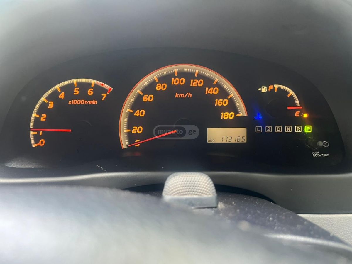 Toyota Ipsum 2002 — photo 2