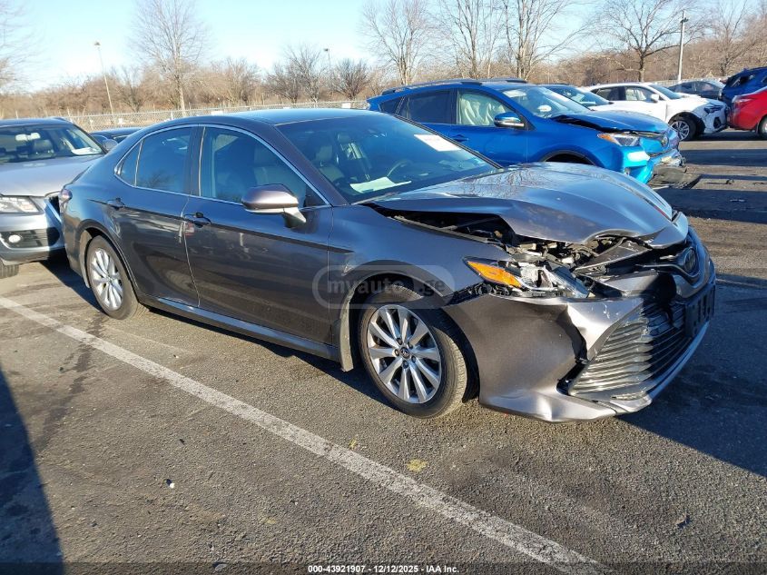 Toyota Camry 2018 — photo 2