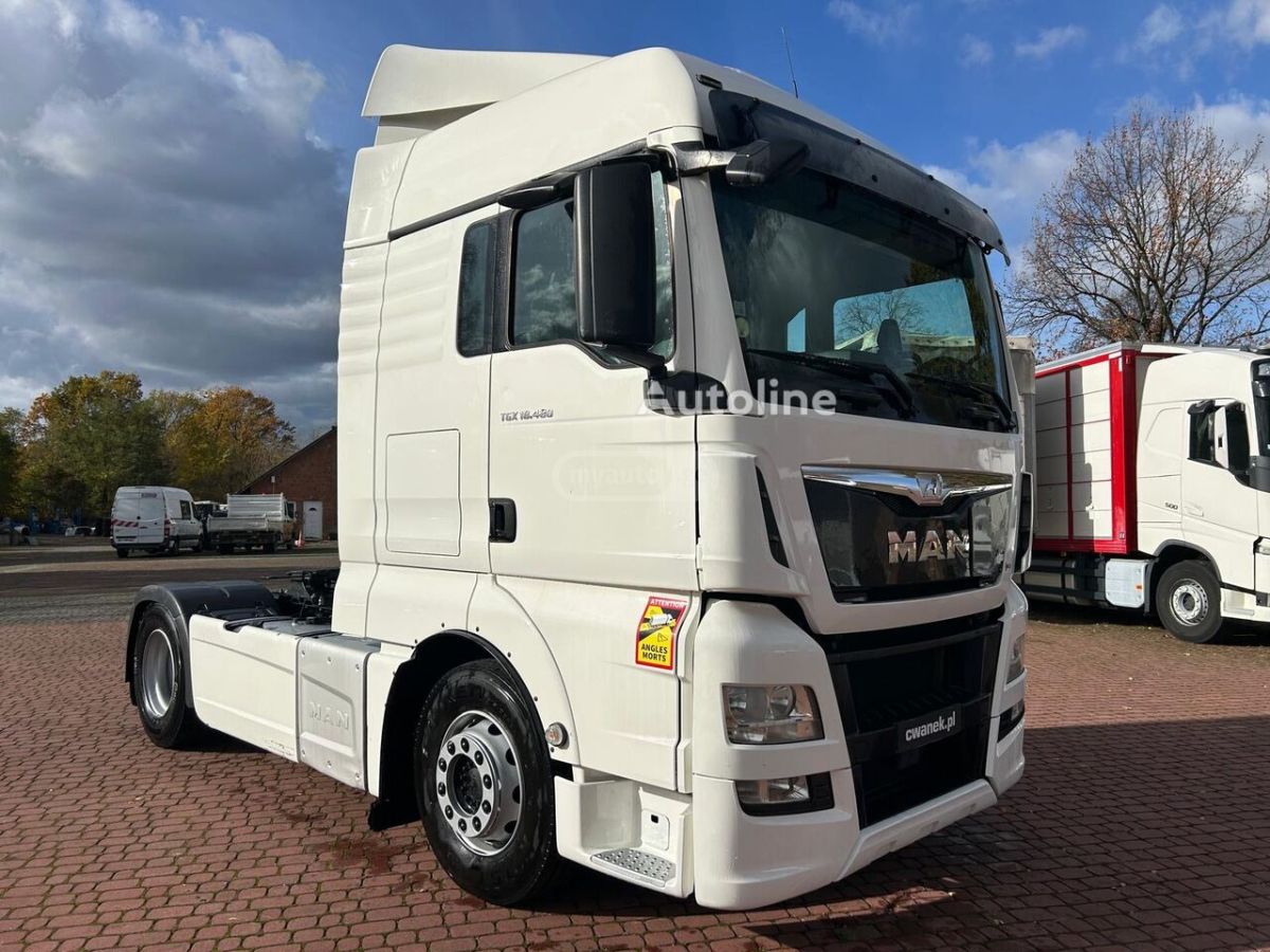 Isuzu TGX