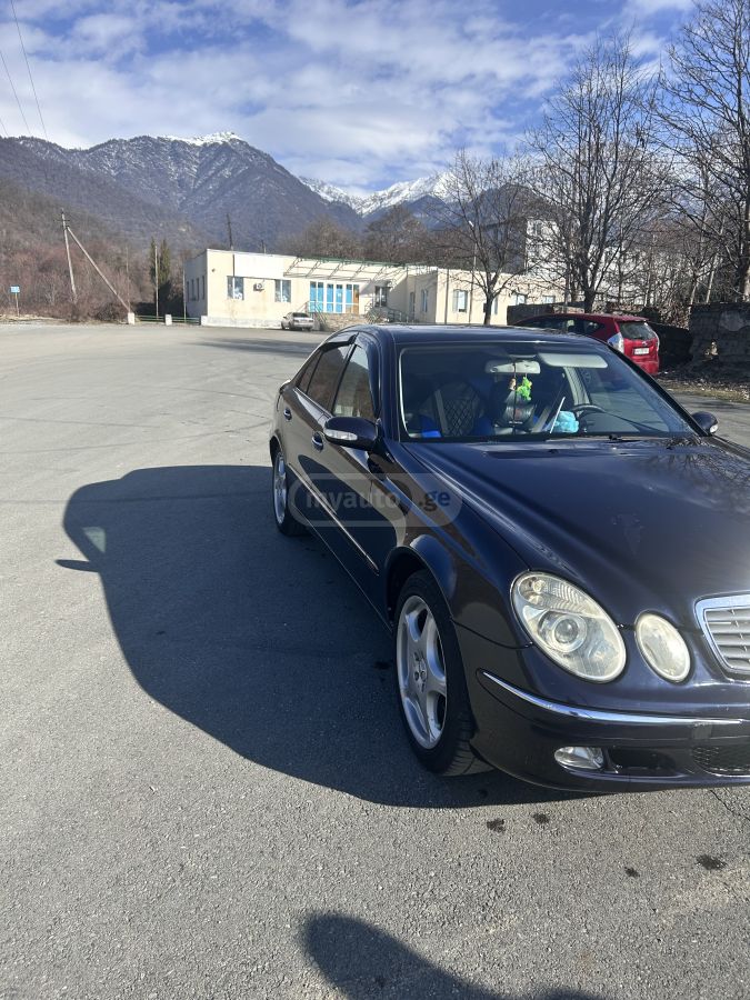 Mercedes-Benz E 220