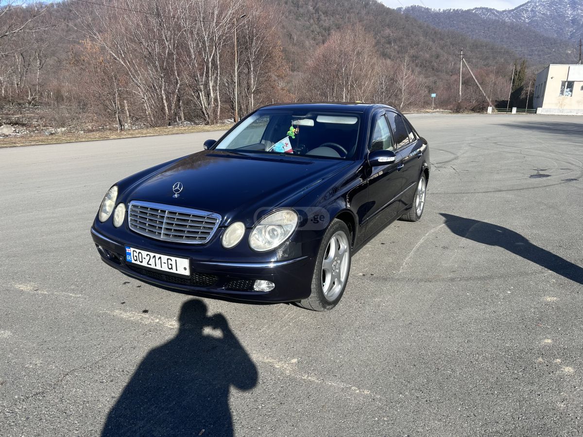 Mercedes-Benz E 220 2002 — photo 2