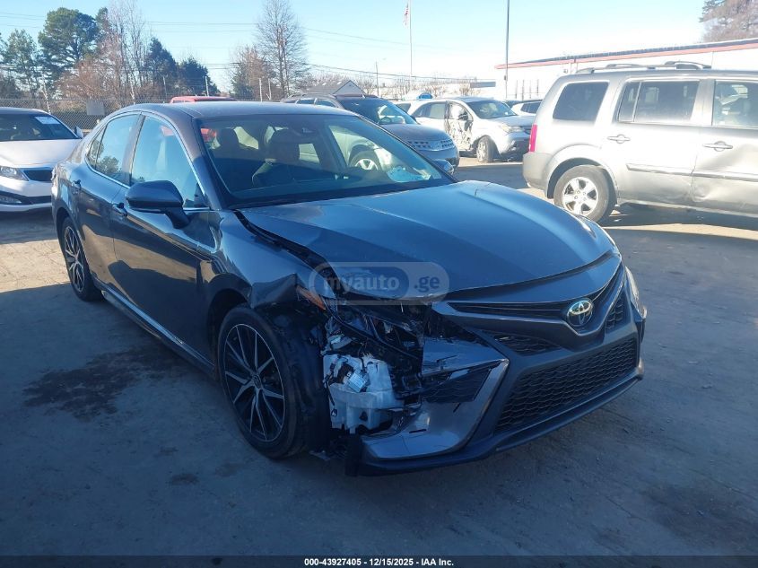 Toyota Camry 2024 — photo 2