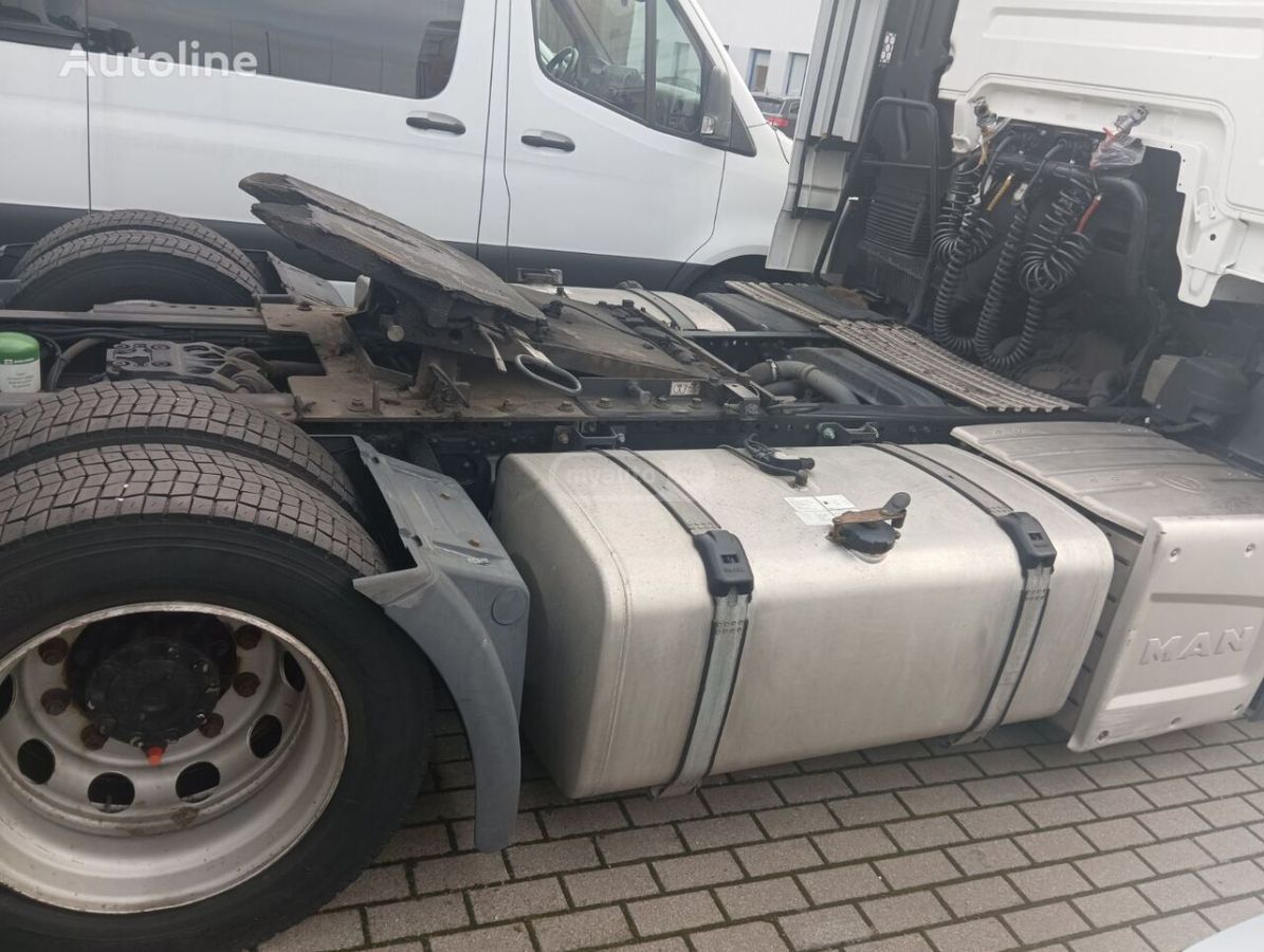 Isuzu TGX 2019 — photo 2