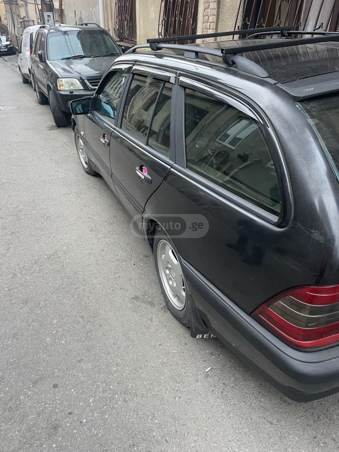 Mercedes-Benz C 180