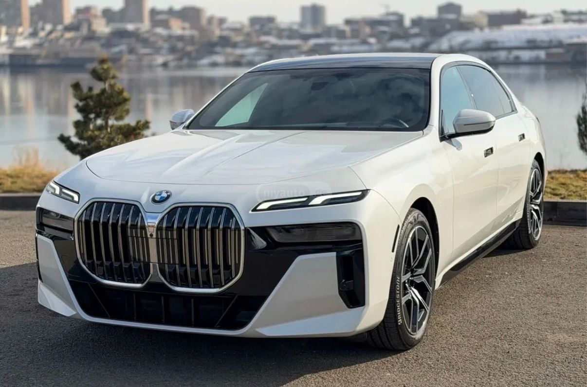 BMW 740 2026 — photo 2