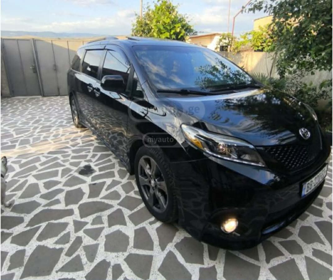 Toyota Sienna 2017 — photo 2