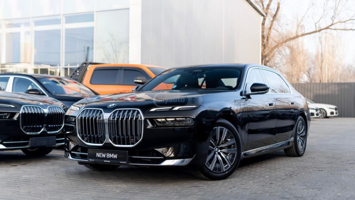 BMW 740 2026 — photo 2