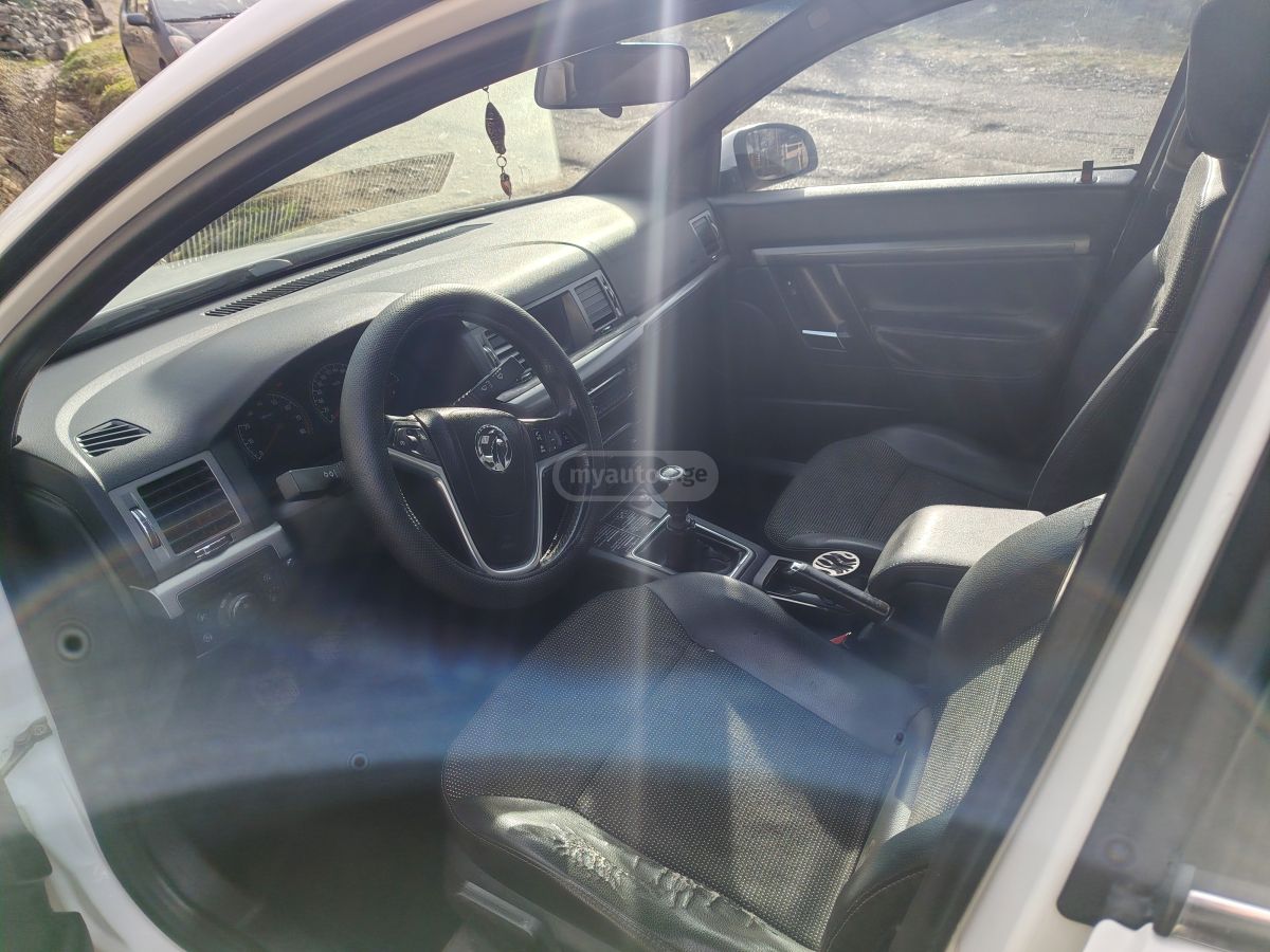 Opel Vectra 2005 — photo 2