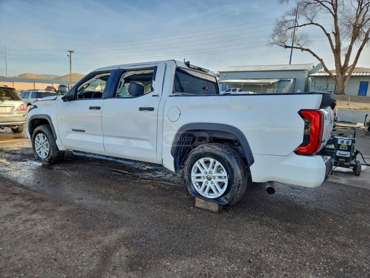 Toyota Tundra 2022 — photo 2