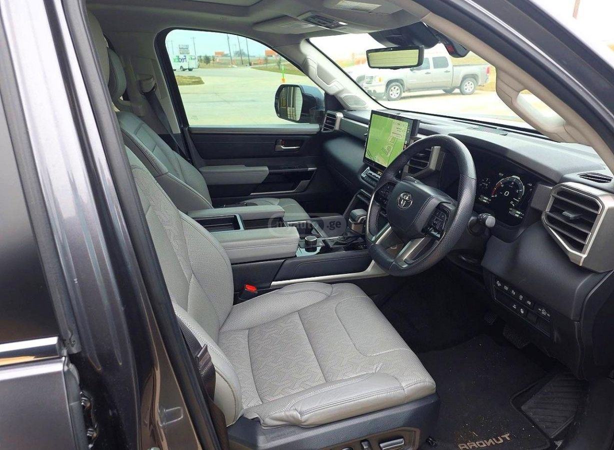 Toyota Tundra 2024 — photo 2