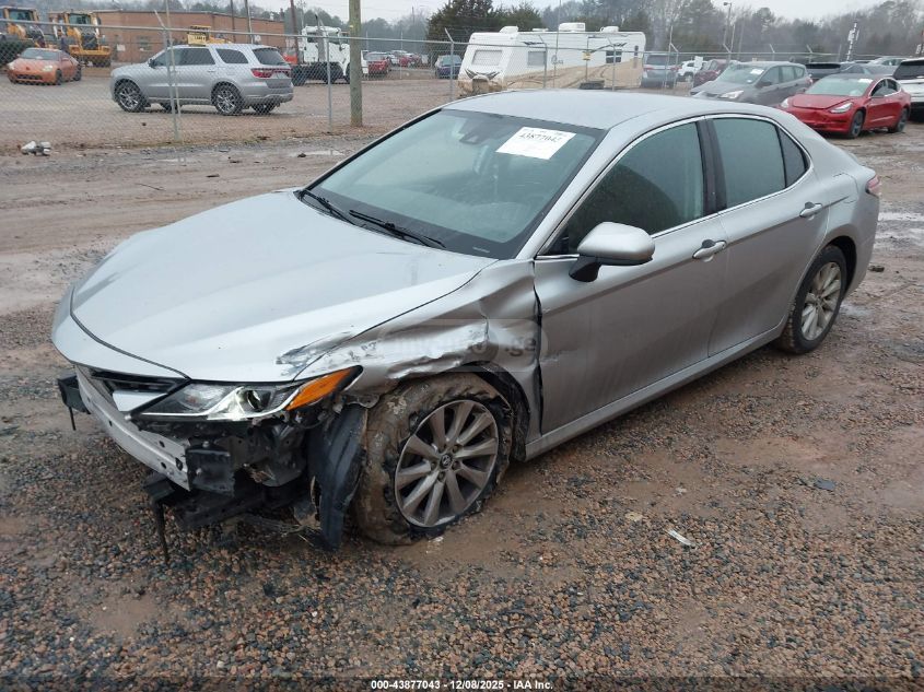Toyota Camry 2019 — photo 2