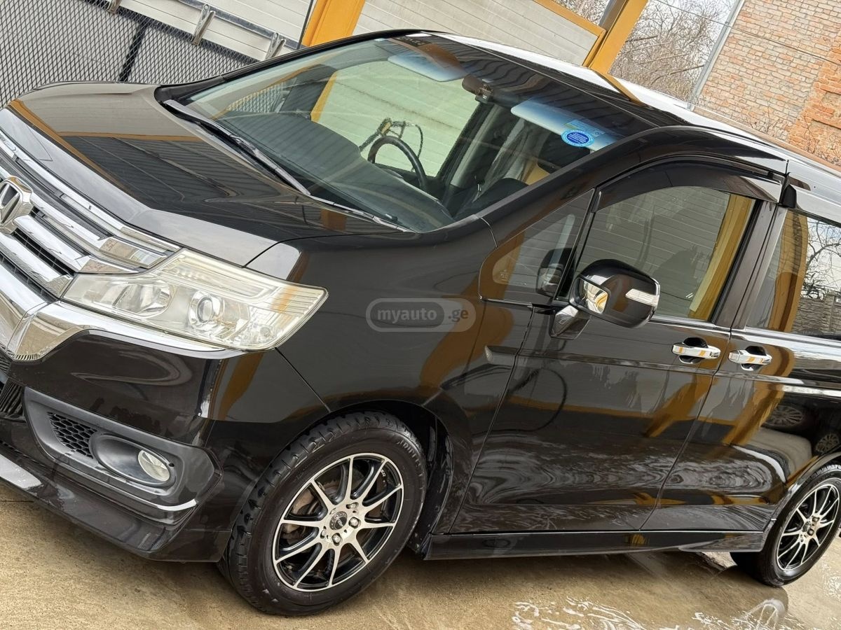 Honda Step Wagon 2014 — photo 2