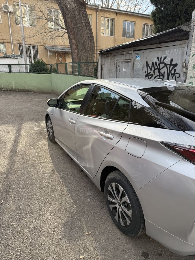 Toyota Prius 2018 — photo 2