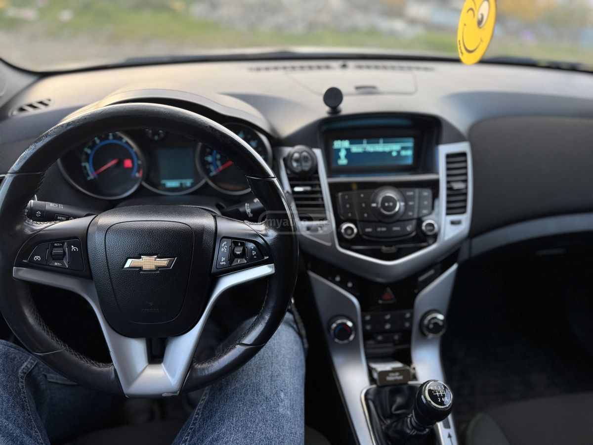 Chevrolet Cruze 2011 — photo 2