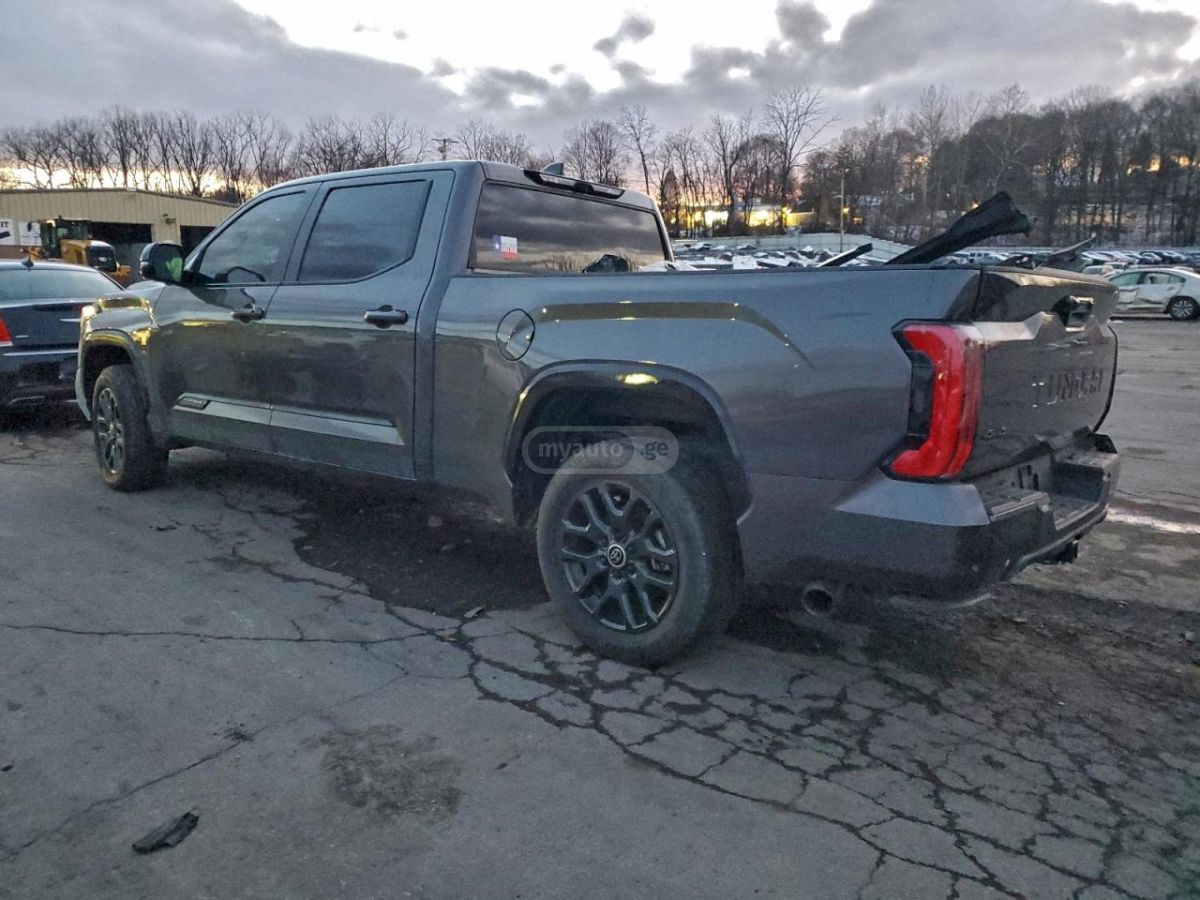 Toyota Tundra 2024 — photo 2