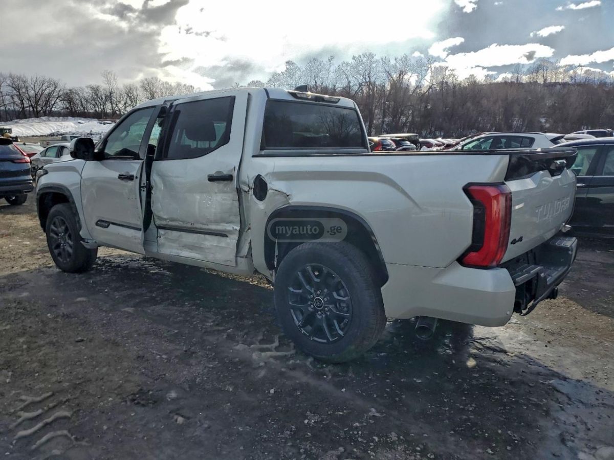 Toyota Tundra 2023 — photo 2