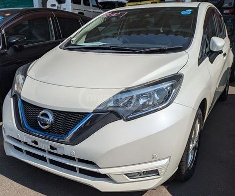 Nissan Note 2018 — photo 2