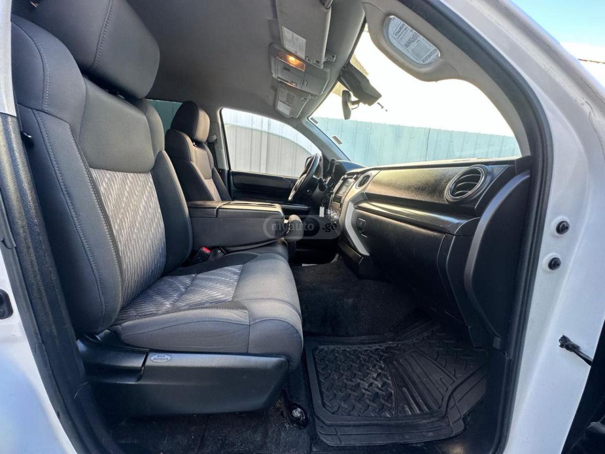 Toyota Tundra 2020 — photo 2