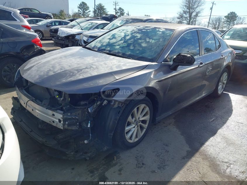 Toyota Camry 2021 — photo 2