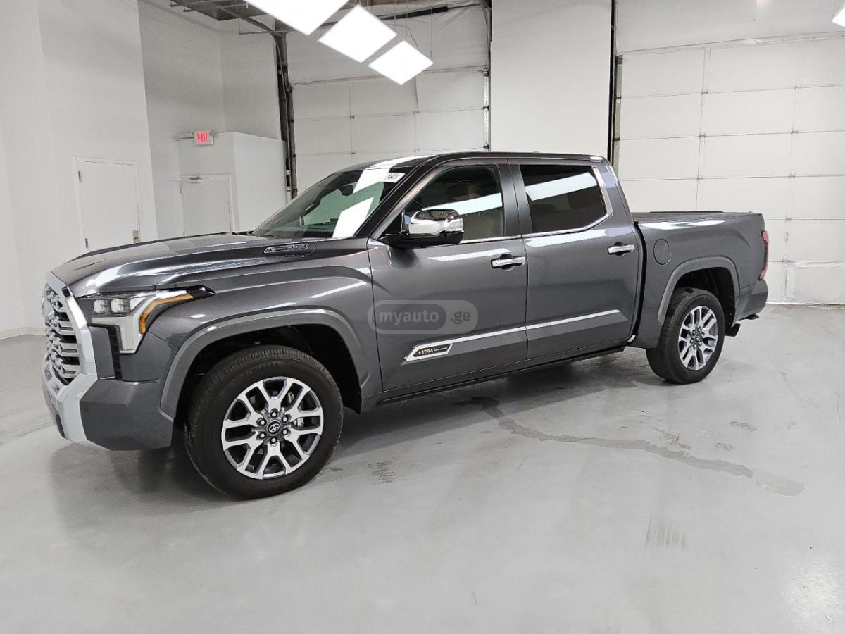 Toyota Tundra 2025 — photo 2