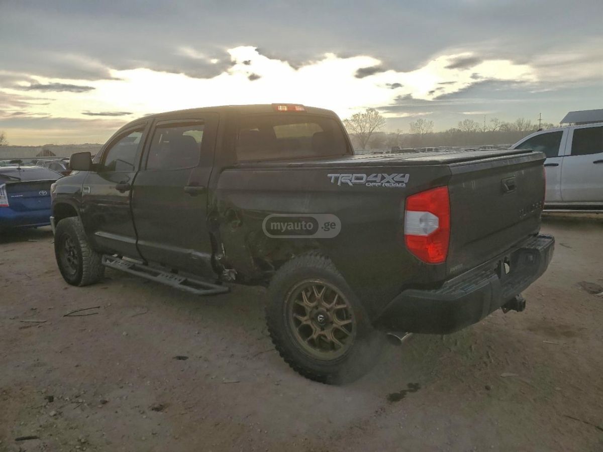 Toyota Tundra 2018 — photo 2