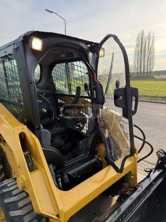 Caterpillar 120 / 120 AWD 2016 — photo 2