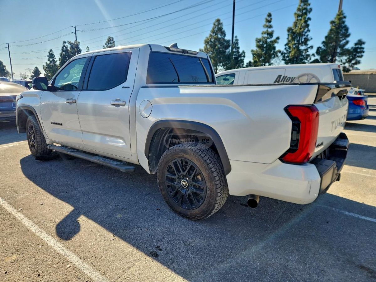 Toyota Tundra 2024 — photo 2