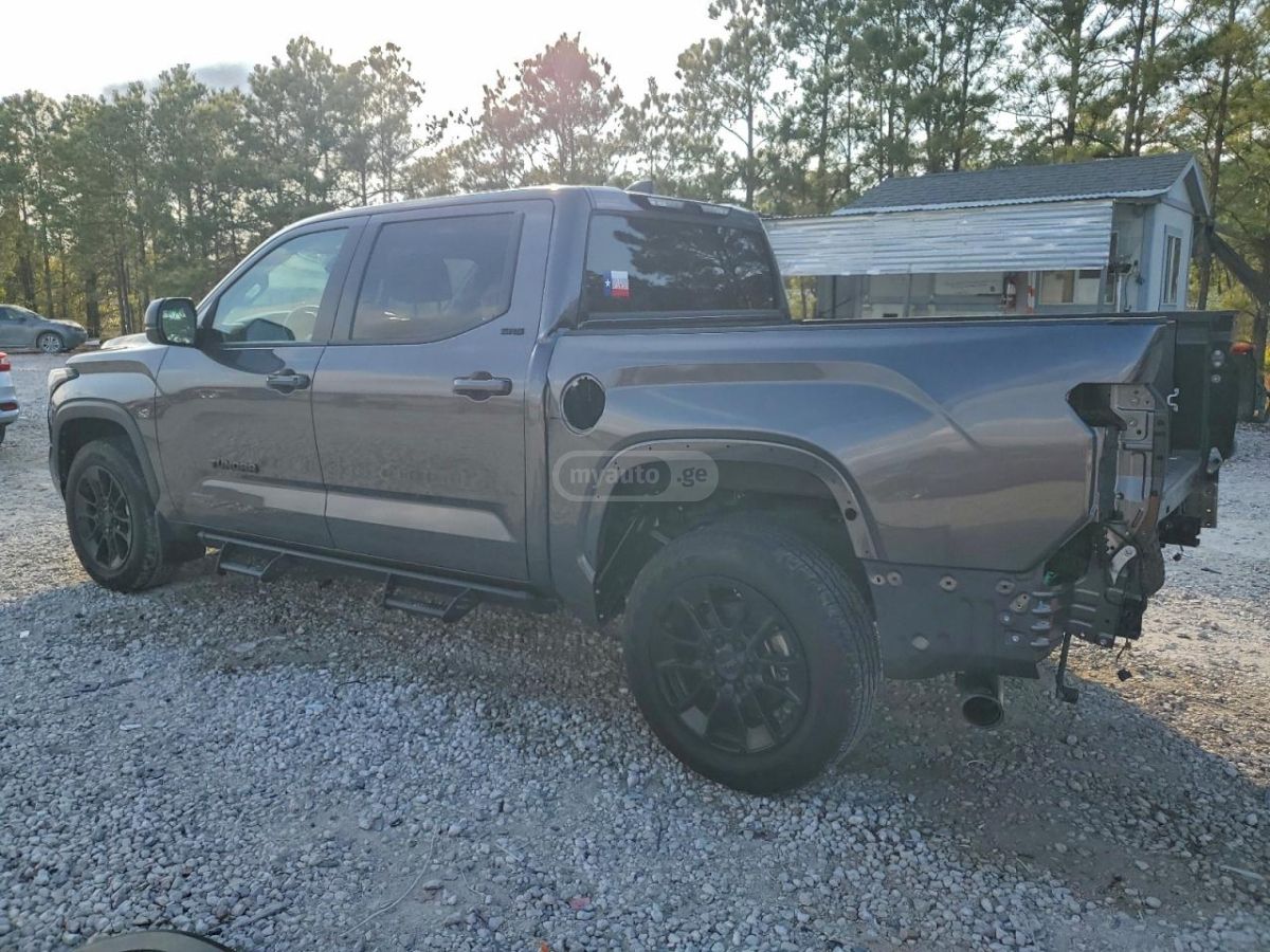 Toyota Tundra 2024 — photo 2