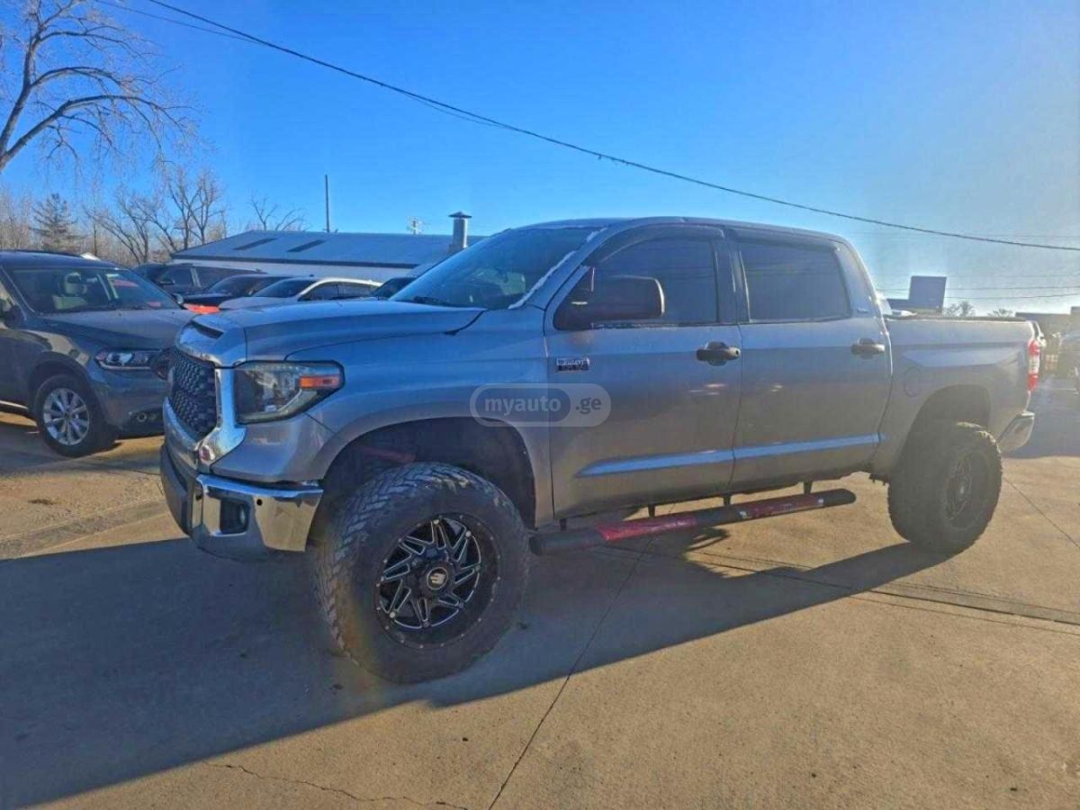 Toyota Tundra 2018 — photo 2