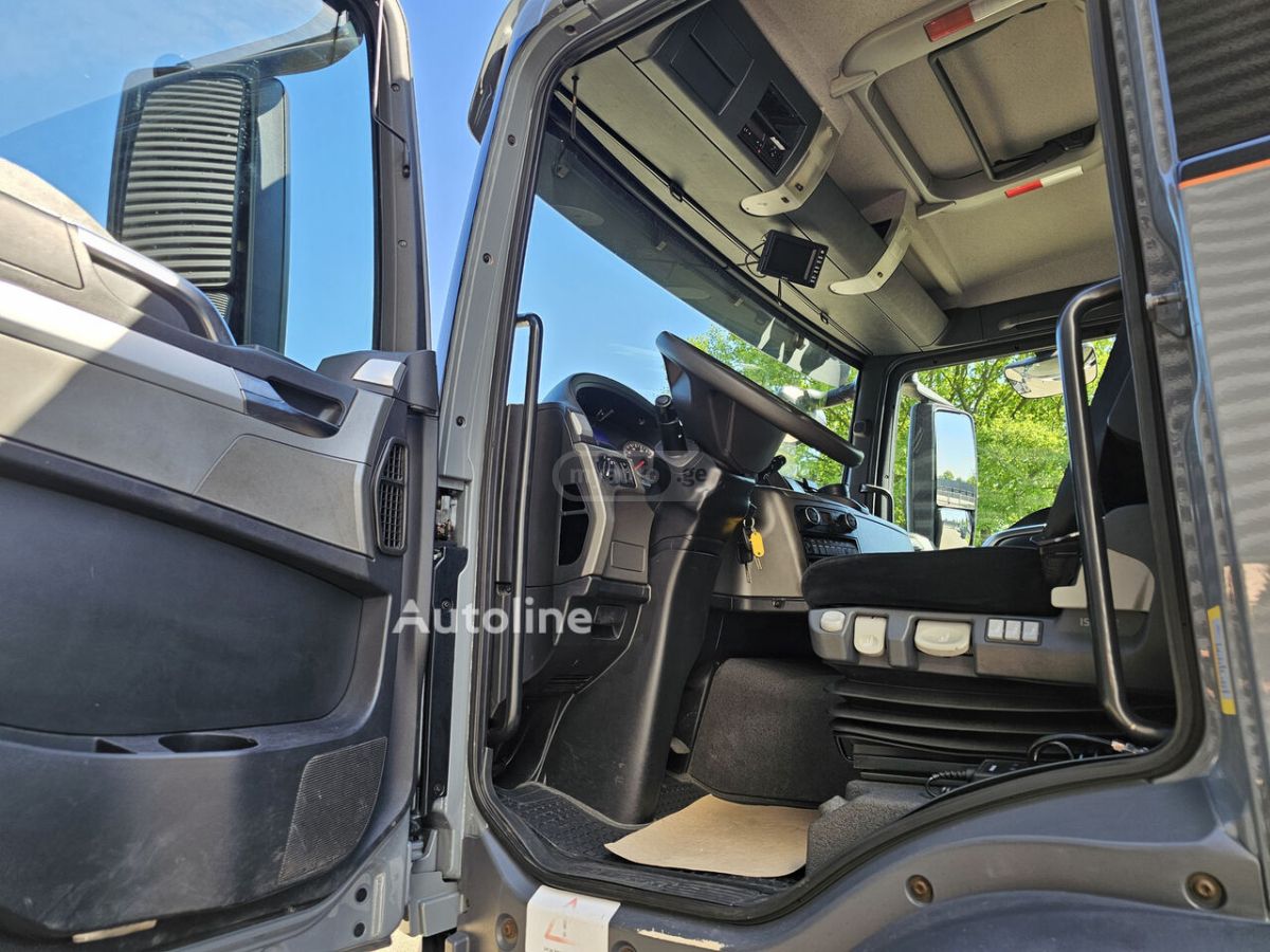 Isuzu TGS 2013 — photo 2