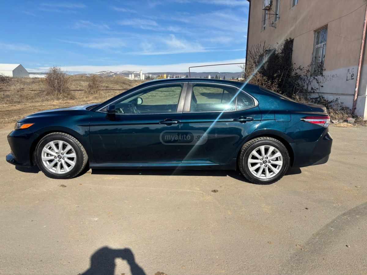 Toyota Camry 2018 — photo 2