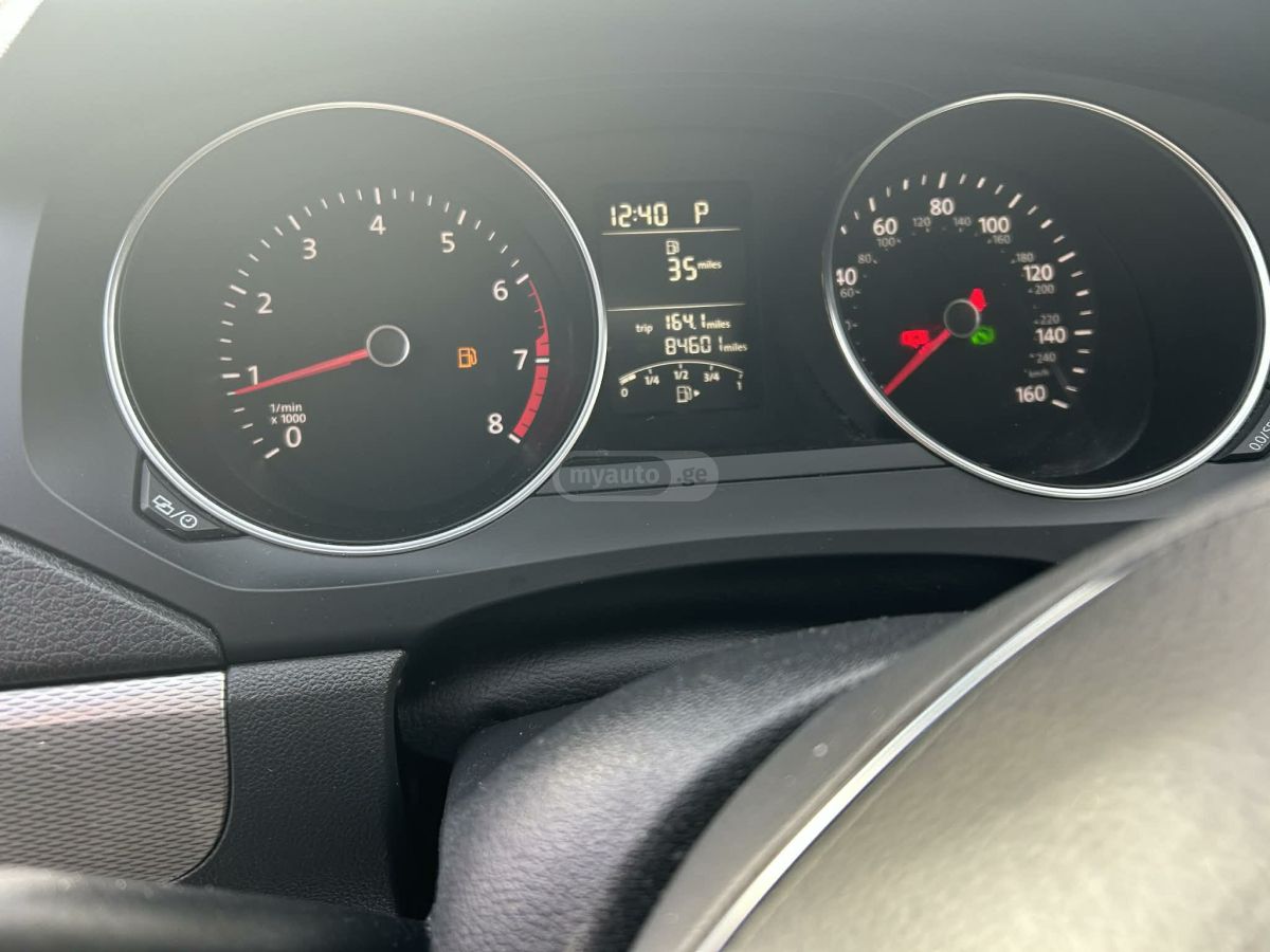 Volkswagen Jetta 2017 — photo 2