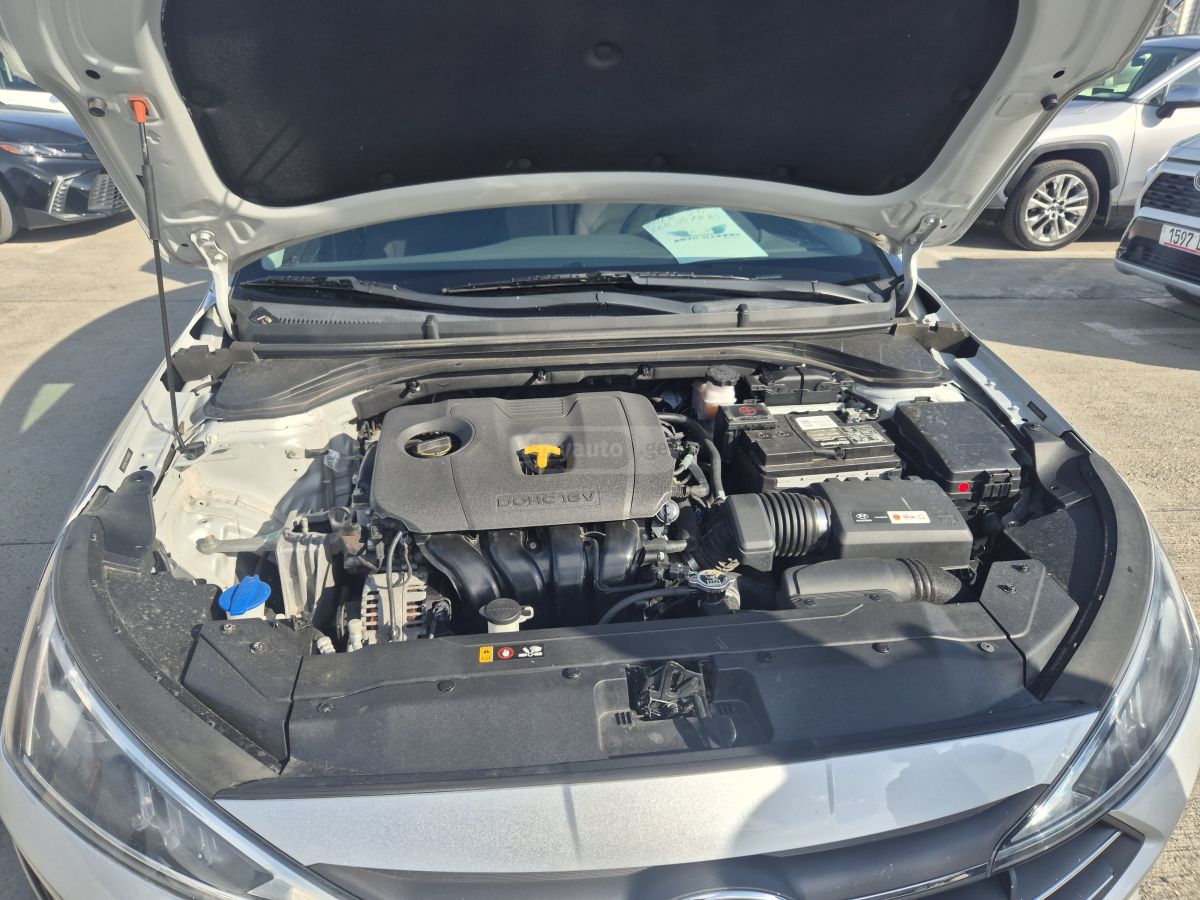 Hyundai Elantra 2018 — photo 2