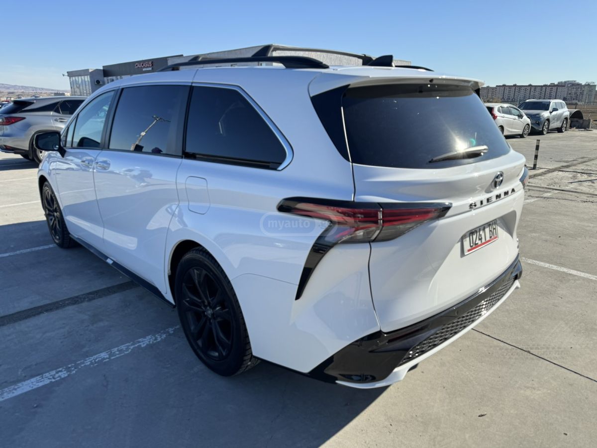 Toyota Sienna 2023 — photo 2