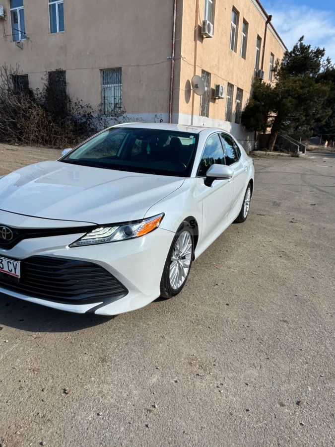 Toyota Camry 2019 — photo 2