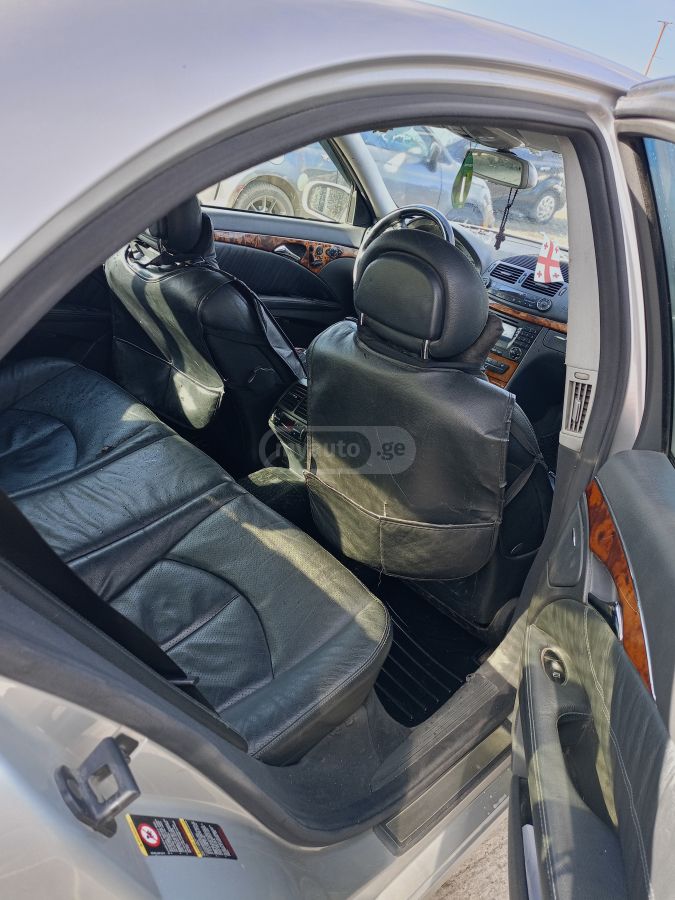 Mercedes-Benz E 500 2002 — photo 2
