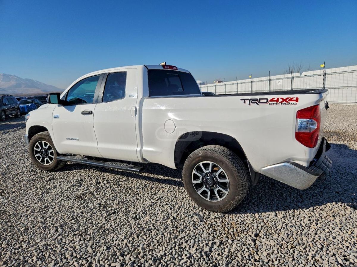 Toyota Tundra 2021 — photo 2
