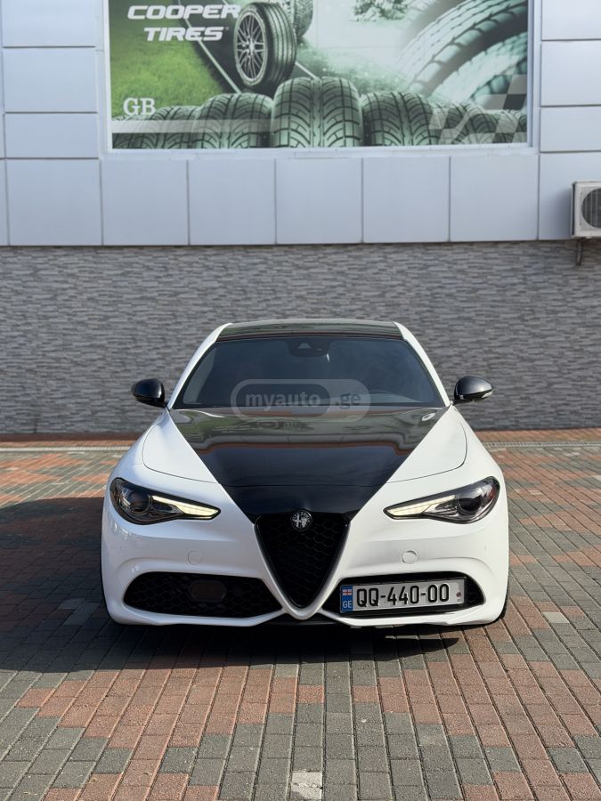 Alfa Romeo Giulia 2018 — photo 2