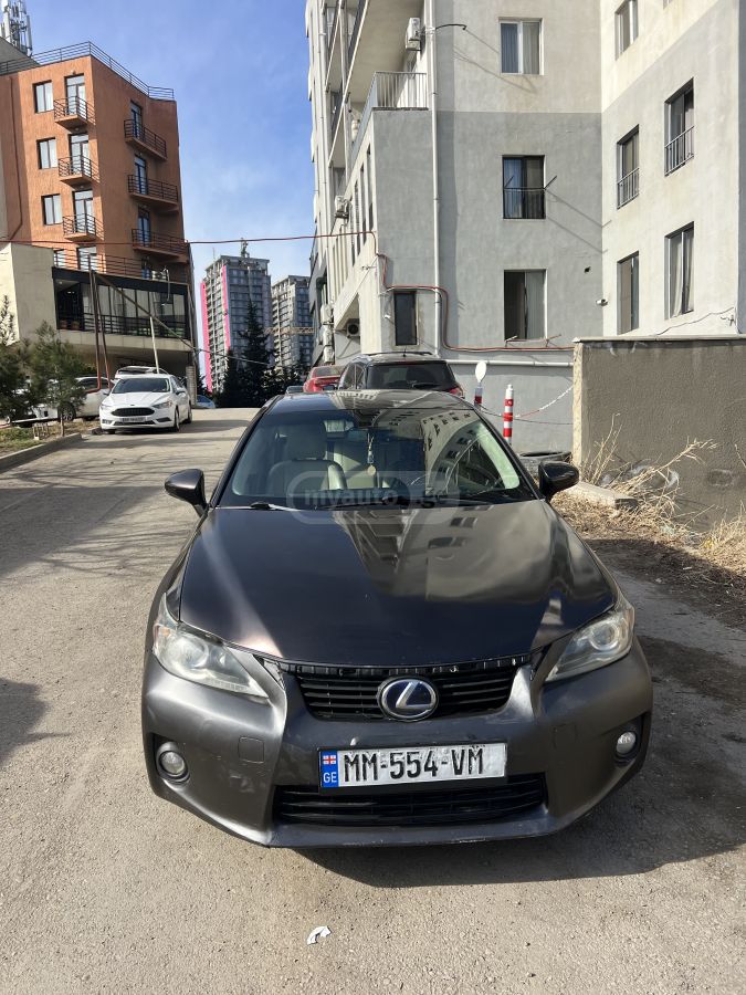 Lexus CT 200 h 2012 — photo 2