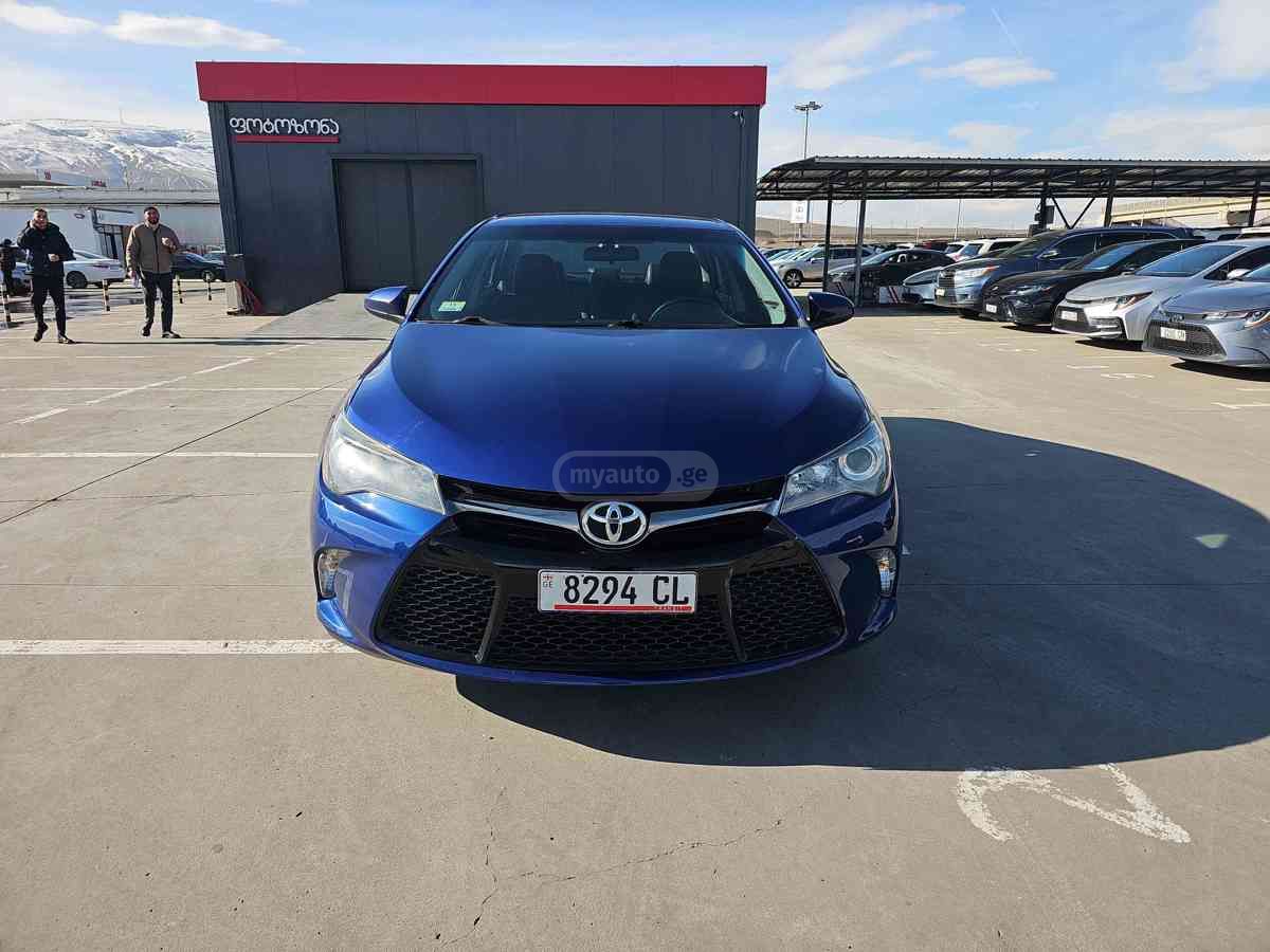 Toyota Camry 2016 — photo 2