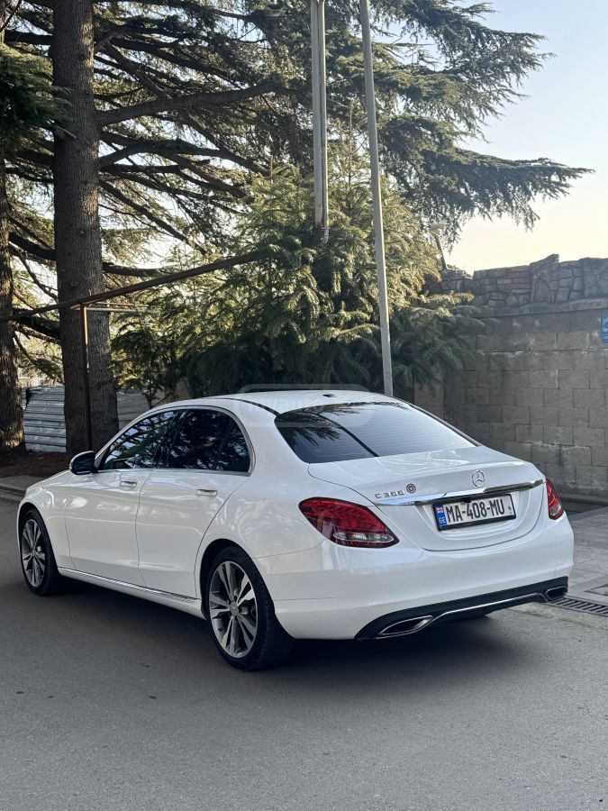 Mercedes-Benz C 300 2015 — photo 2