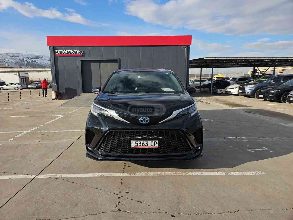 Toyota Sienna 2021 — photo 2