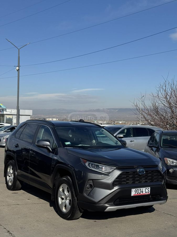 Toyota RAV4 2021 — photo 2