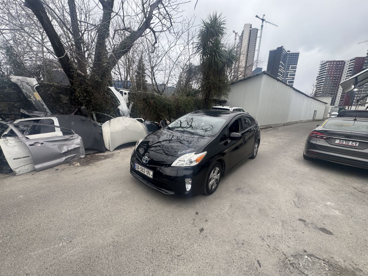 Toyota Prius 2011 — photo 2