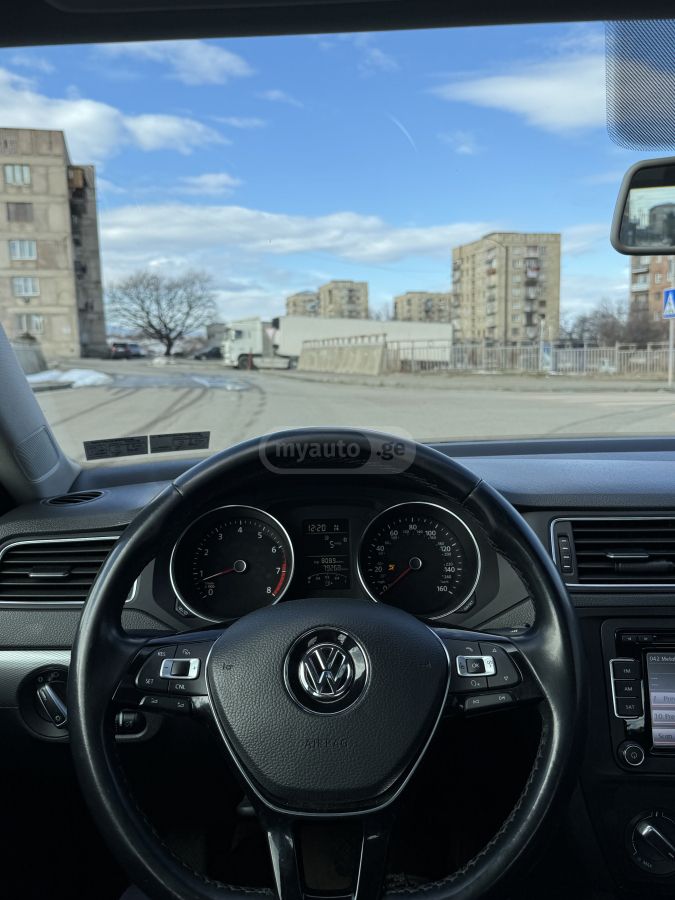 Volkswagen Jetta 2015 — photo 2