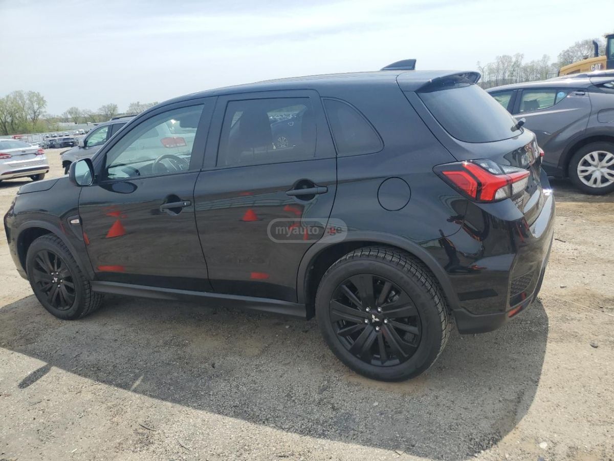 Mitsubishi Outlander 2021 — photo 2