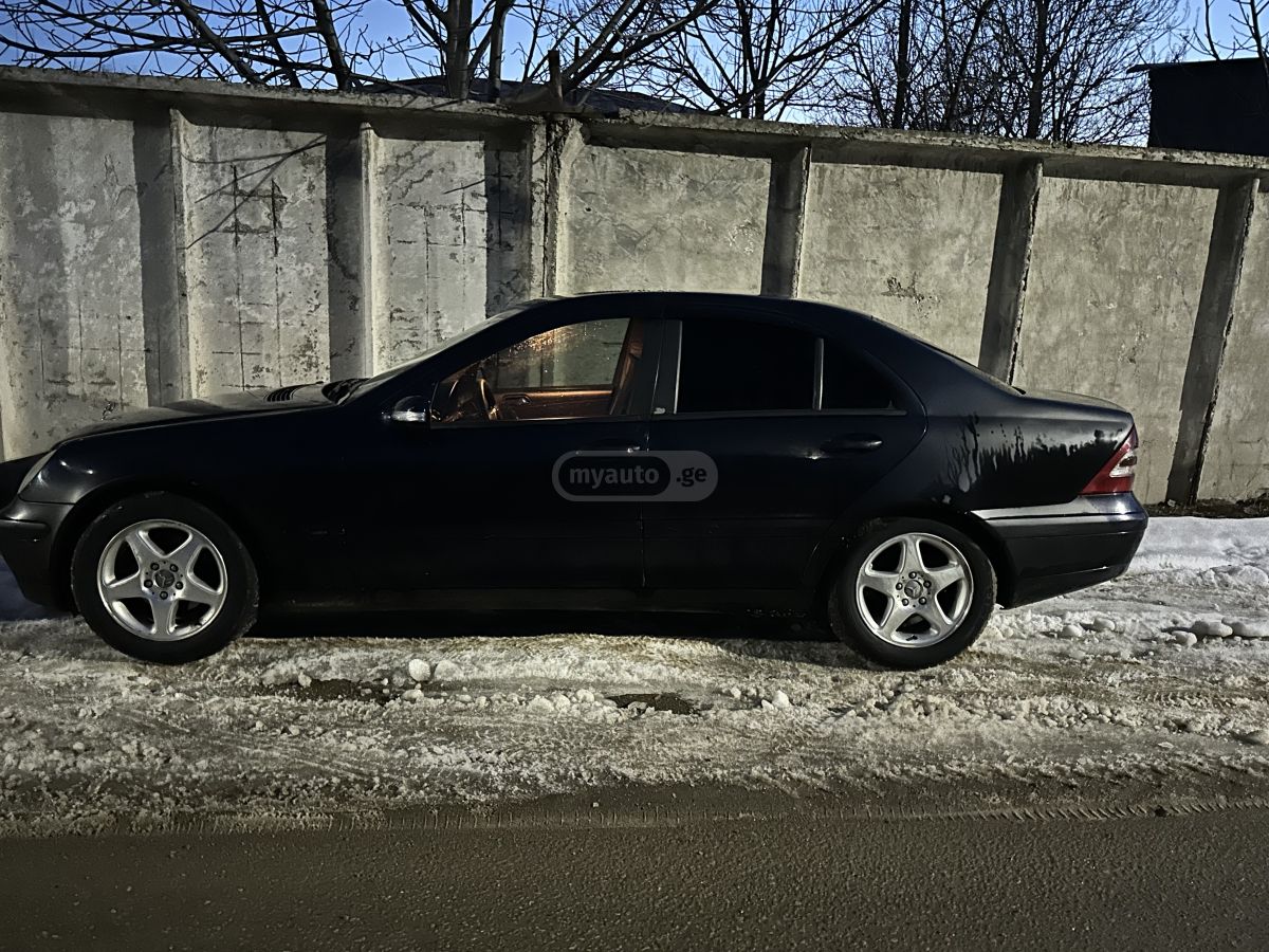 Mercedes-Benz C 200 2003 — photo 2
