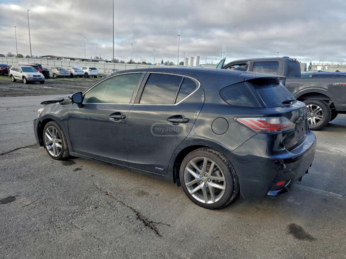 Lexus CT 200 h 2017 — photo 2